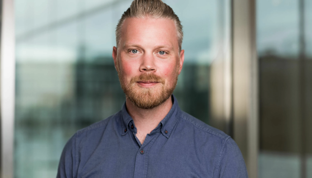 Lars Lindland er ansatt som faglærer ved det nye fagskoletilbudet «spesialisering i baker- og konditorfaget. Foto: Moment Studio
